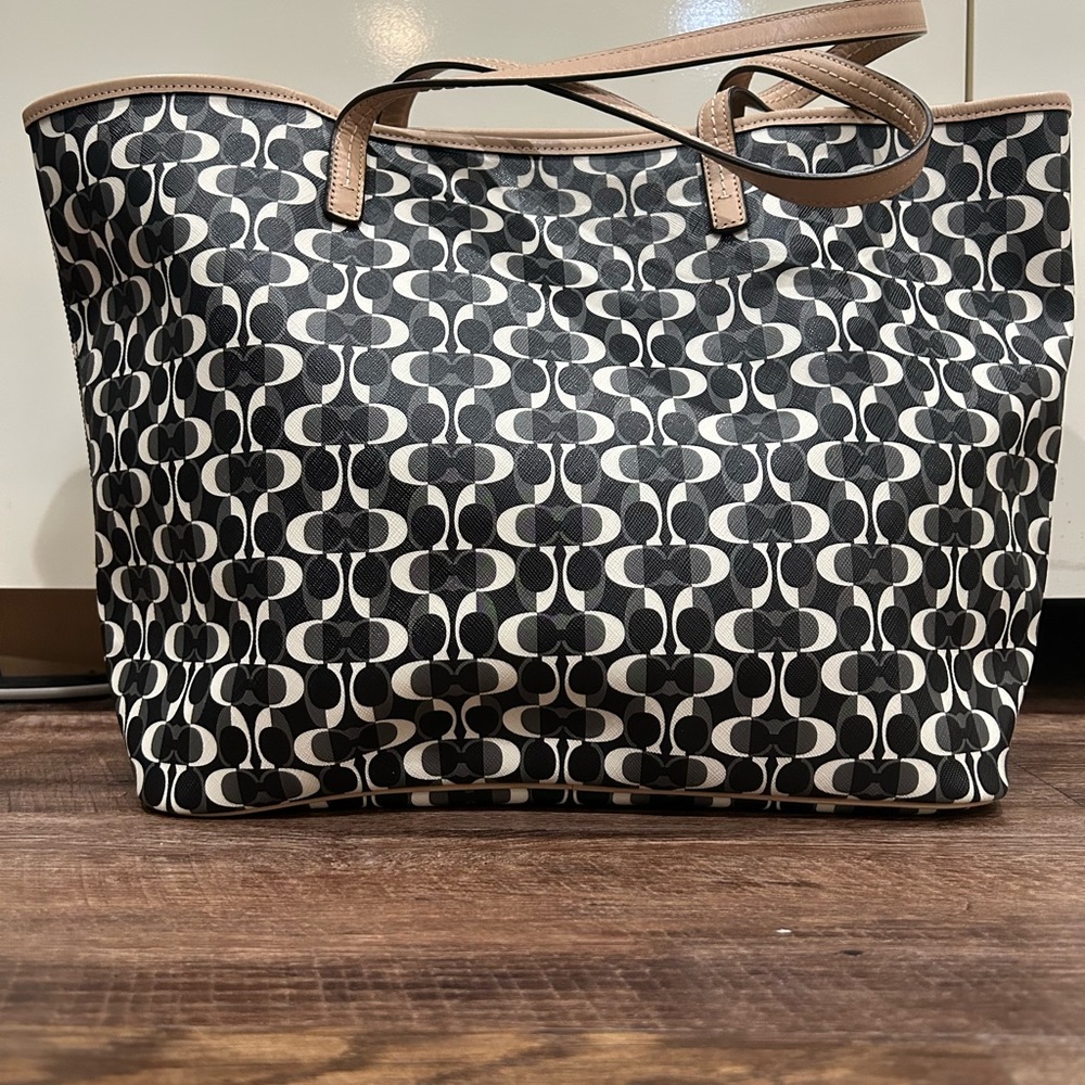 Coach tote EXCELLENT CONDITION - Picture 6 of 7